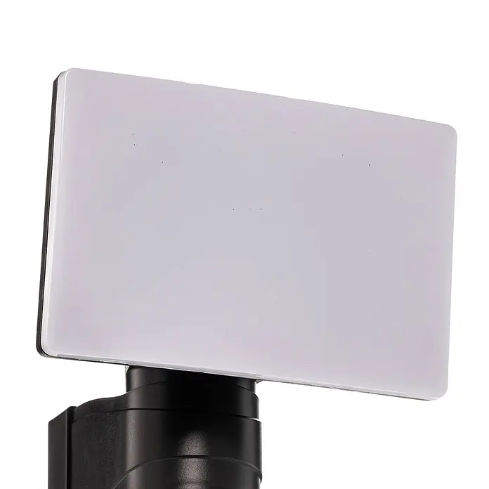 PRIOS LED Wandleuchte innen in schwarz, weiß, mit Bewegungsmelder, -  - Rechteckige weiße LED-Leuchte mit abgerundeten Ecken, auf schwarzem Stand montiert.