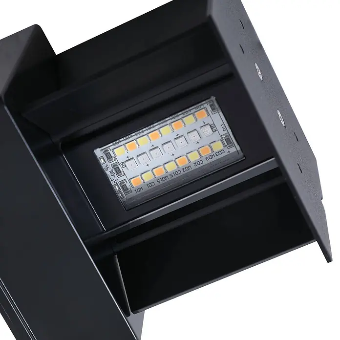 Lindby LED Wandleuchte aussen Smart Home in dunkelgrau, dimmbar up down -  - Nahaufnahme einer schwarzen LED-Wandleuchte mit warmweißen und kaltweißen LEDs auf einer Platine.