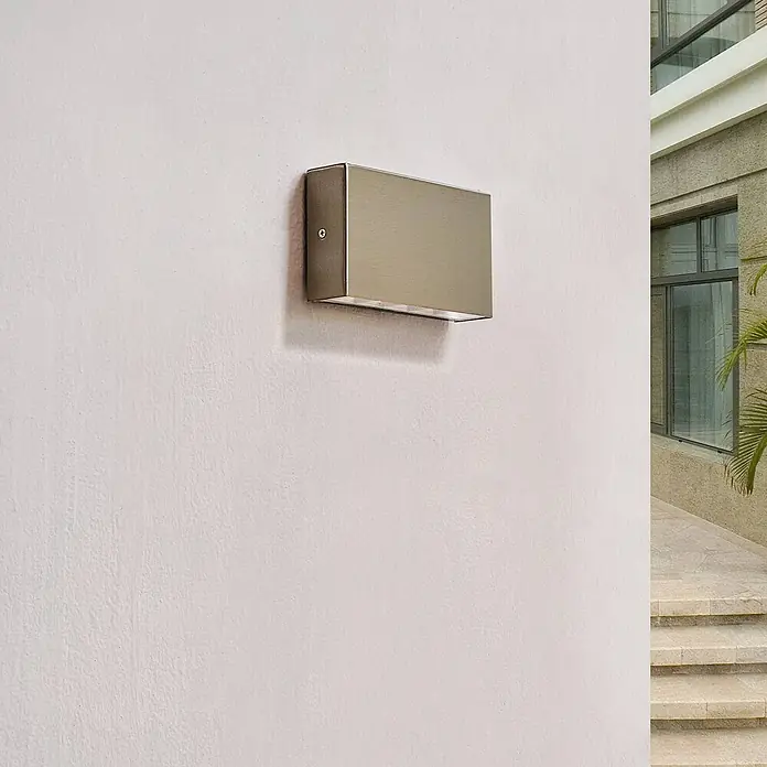 Arcchio LED Wandleuchte aussen in edelstahl, Aussenlampe Wand -  - Rechteckige Wandleuchte aus gebürstetem Metall für den Außenbereich, die Licht nach unten abgibt.