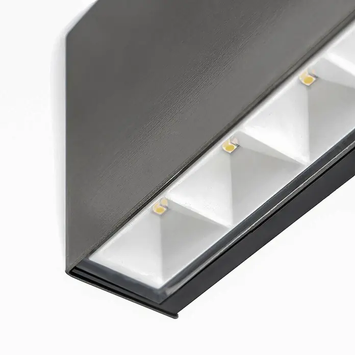 Arcchio LED Wandleuchte aussen in edelstahl, Aussenlampe Wand -  - Dunkelgraue, texturierte LED-Wandleuchte mit mehreren weißen Reflektoren und sichtbaren LED-Chips.