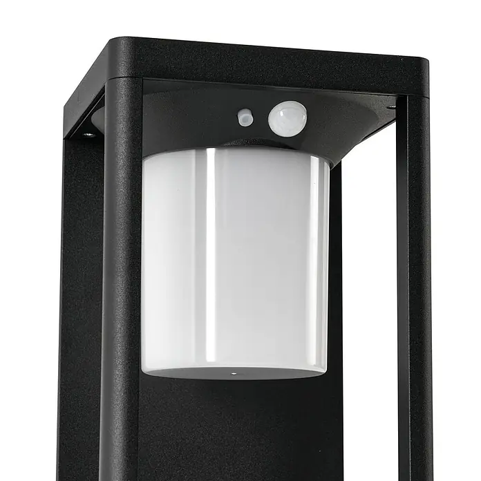 Lucande Außenwandleuchte Tilena - schwarz, IP54 - Schwarze Außenlampe mit weißem zylindrischem Diffusor und integriertem Bewegungssensor.