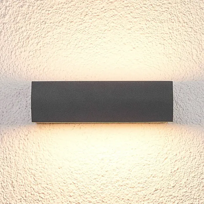 Lucande LED Wandleuchte aussen in weiß, dunkelgrau, Aussenlampe Wand -  - Rechteckige, dunkelgraue LED-Wandleuchte, die warmes Licht nach oben und unten abgibt.