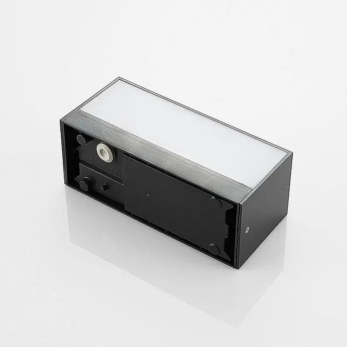 Lindby LED Wandleuchte aussen in dunkelgrau, weiß, Aussenlampe Wand -  - Schwarze, rechteckige Leuchte mit weißer Milchglasscheibe.