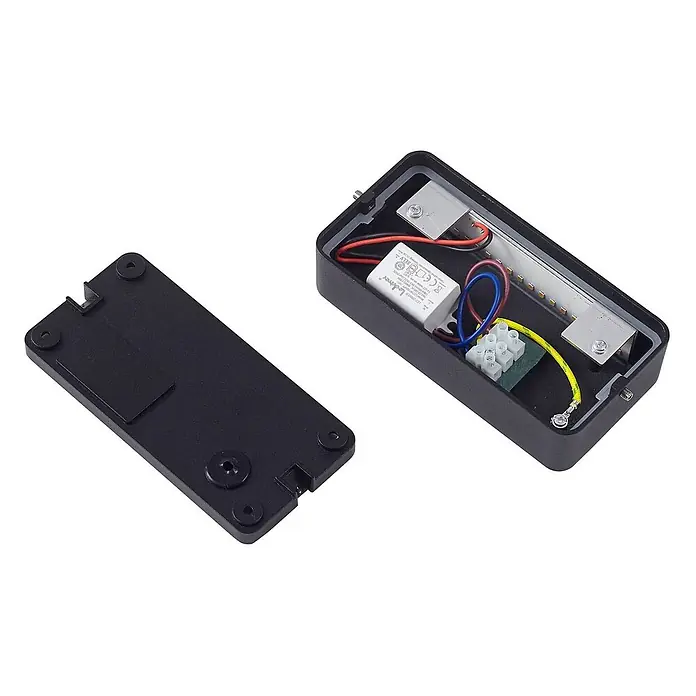Lucande Außenwandleuchte Tiburia - schwarz, IP65 - Schwarze rechteckige LED-Leuchte offen, zeigt internen LED-Treiber, LED-Streifen und Verkabelung.