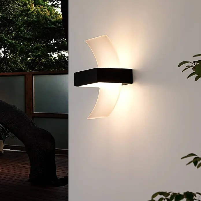 Lucande LED Wandleuchte aussen in graphit, weiß, Aussenlampe Wand -  - Moderne schwarze Außenwandleuchte mit gebogenen, mattierten Diffusoren, die Licht nach oben und unten wirft.