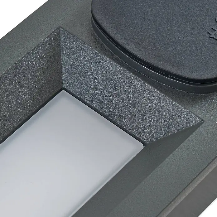 Lucande Außenwandleuchte Lachlain - schwarz, IP54 - Dunkelgraue, texturierte Außenleuchte mit mattem Lichtdiffusor und runder Kappe.