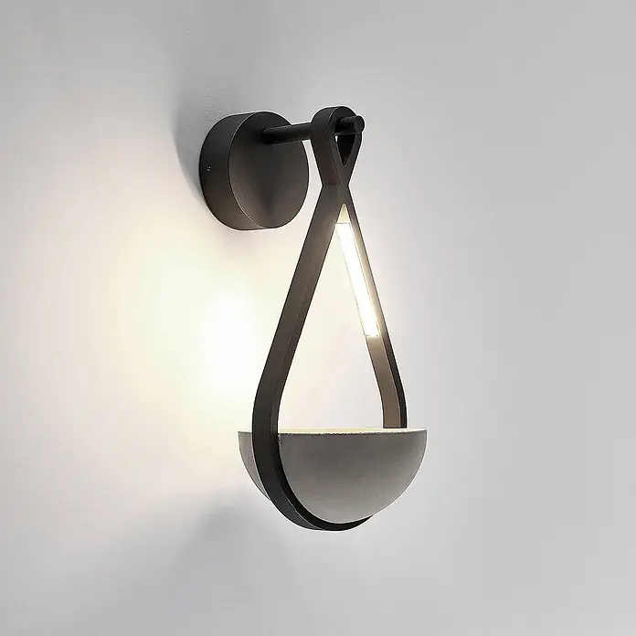 Lucande LED Wandleuchte aussen in dunkelgrau, Aussenlampe Wand -  - Moderne schwarze Wandleuchte mit geschlungenem Rahmen, grauem Halbschalen-Diffusor und integrierter LED-Leiste.