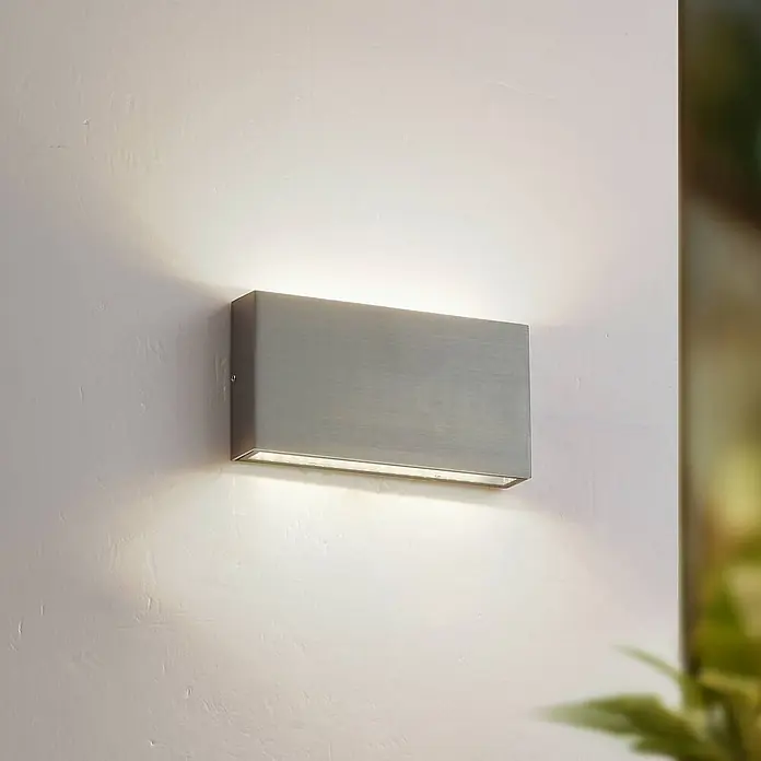 Lindby Außenwandleuchte Jarte - chrom / silber, IP54 - Gebürstete silberne rechteckige Wandleuchte, die nach oben und unten leuchtet.