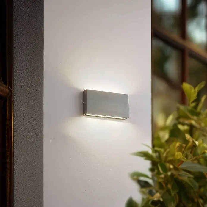 Lindby Außenwandleuchte Jarte - chrom / silber, IP54 - Rechteckige Outdoor-Wandleuchte aus gebürstetem Metall mit Up/Down-Licht.