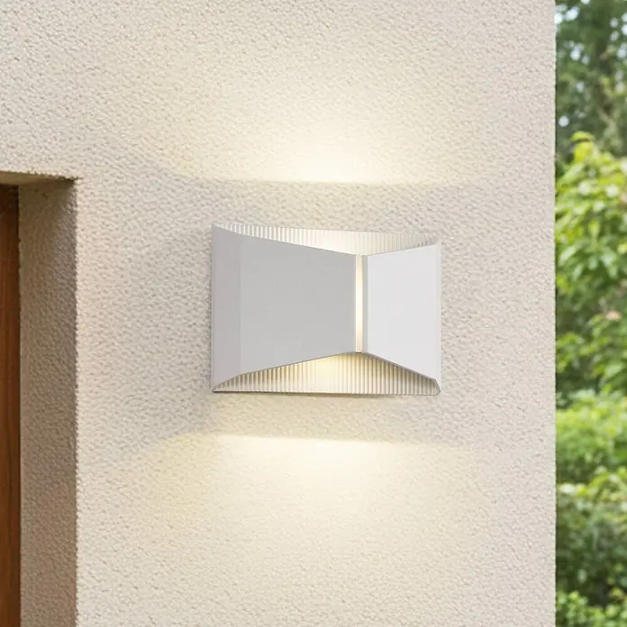 Lindby Außenwandleuchte Anlira - weiß / opal, IP65