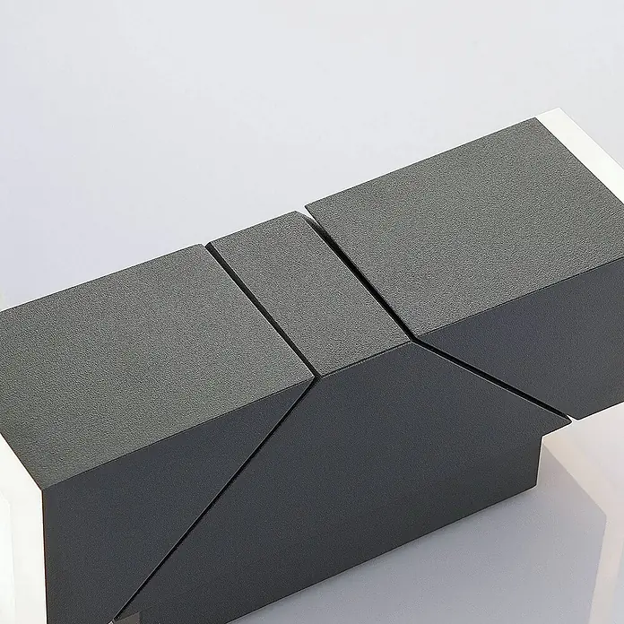 Lindby LED Wandleuchte aussen in anthrazit, weiß satiniert, Aussenlampe -  - Geometrische, dunkelgraue Leuchte mit texturierter Oberfläche und integrierter weißer Beleuchtung.