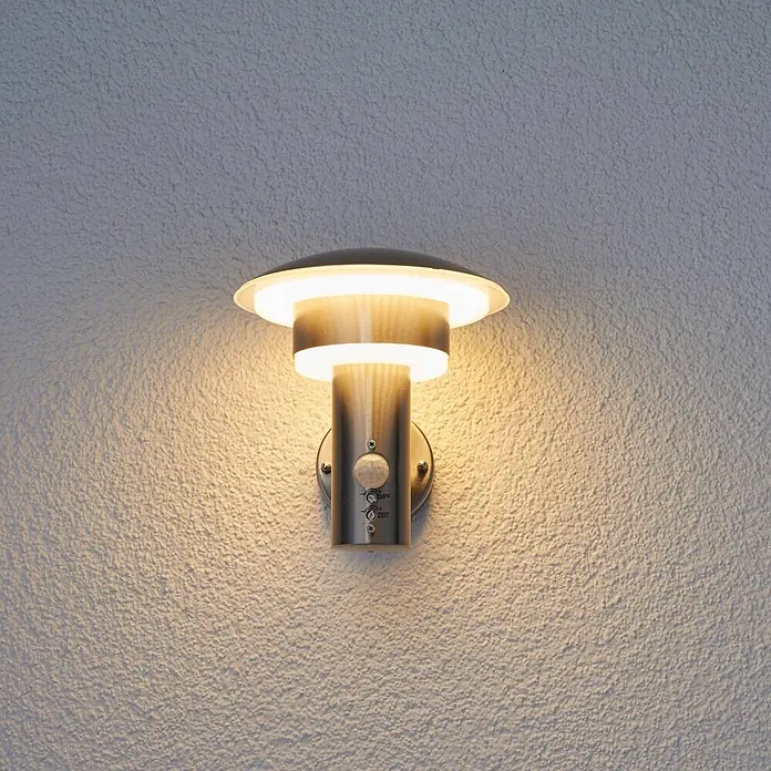 Lindby Außenwandleuchte Lillie - alu / grau / zink, alu / grau / zink, IP44 - Beleuchtete Wandleuchte aus gebürstetem Metall für den Außenbereich mit integriertem Bewegungssensor.