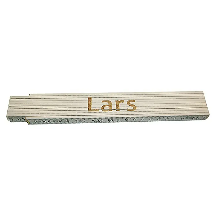 Zollstock - Aufdruck: Lars, 2 m - Bild einer Zollstock mit dem Namen Lars. Das faltbare Lineal ist ein nützliches Werkzeug für genaue Messungen.