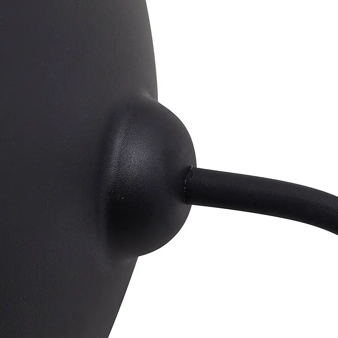 Lindby Außenwandleuchte Virane - schwarz, schwarz, IP44 - Detail einer mattschwarzen Metallverbindung mit auskragendem zylindrischem Arm.
