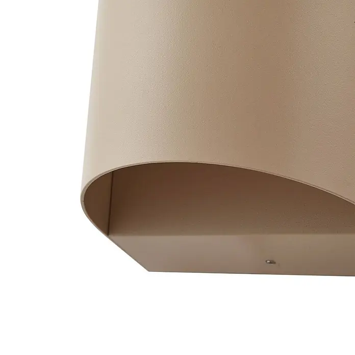 Lindby LED Wandleuchte aussen in beige, up down Aussenlampe Wand -  - Sandfarbenes, strukturiertes Wandleuchtengehäuse mit gekrümmter Oberseite und flachem Boden.