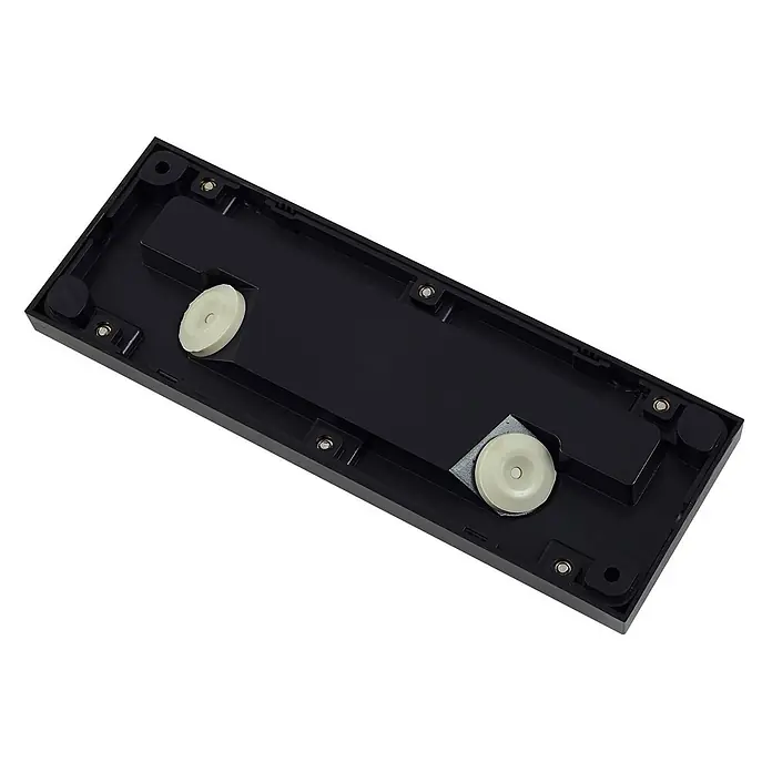 Lindby LED Wandleuchte aussen in schwarz, Aussenlampe Wand -  - Unterseite eines schwarzen rechteckigen Geräts mit zwei hellen, runden Gummifüßen und Schraubenlöchern.