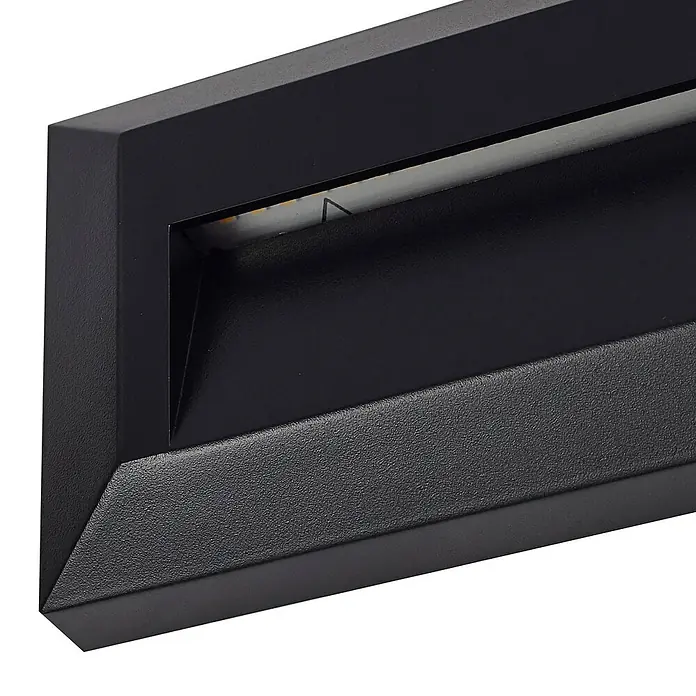 Lindby LED Wandleuchte aussen in schwarz, Aussenlampe Wand -  - Schwarze, rechteckige Leuchte mit sichtbarem LED-Streifen und kontrastierenden glatten und strukturierten Oberflächen.