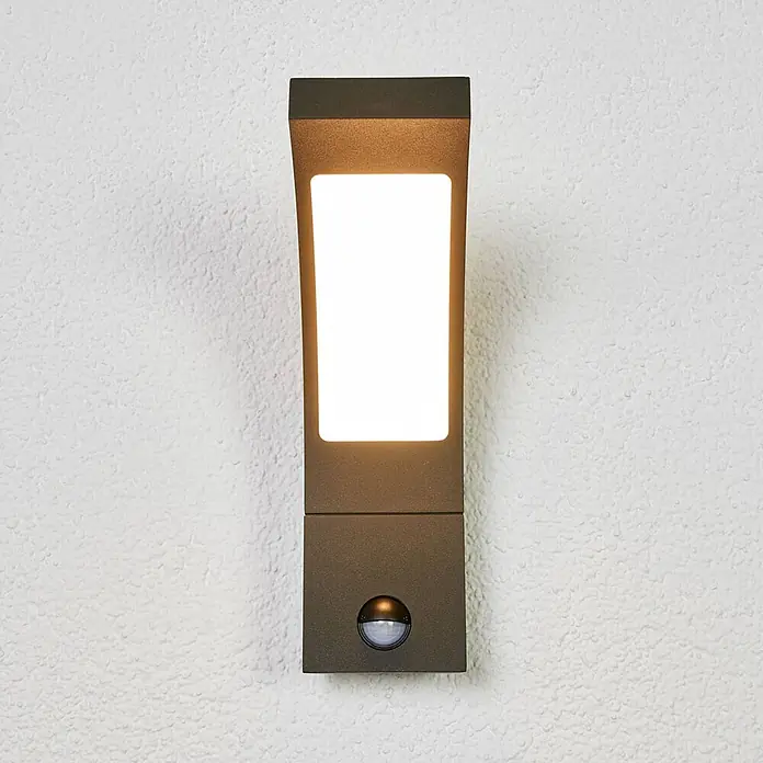 Lucande LED Wandleuchte aussen in graphit, weiß, mit Bewegungsmelder, -  - Dunkelgraue Outdoor-LED-Wandleuchte mit rechteckigem Leuchtfeld und integriertem Bewegungsmelder.