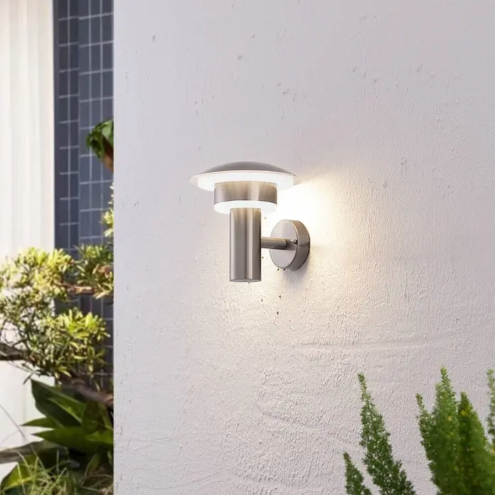 Lindby LED Wandlampe / Wandleuchte außen, Edelstahl, Kunststoff, 8,1W LED -  - Gebürstete Edelstahl-Außenwandleuchte, strahlt warmes Licht nach unten und seitlich ab.