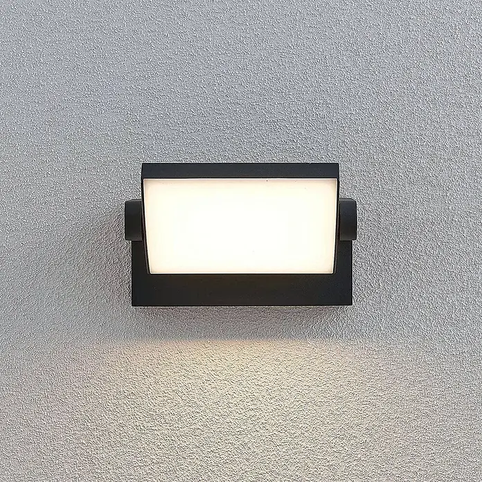 Lindby LED Wandleuchte aussen 340° schwenkbar, Wandlampe aussen -  - Schwarze rechteckige Außenwandleuchte mit leuchtendem Diffusor, wirft warmes Licht nach unten.