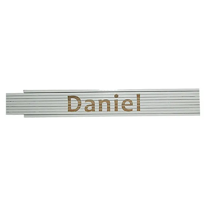 Zollstock - Aufdruck: Daniel, 2 m - Ein Meterstab mit dem Namen "Daniel" in brauner Schrift, ideal für genaue Messungen und persönliche Akzente bei Bauprojekten.