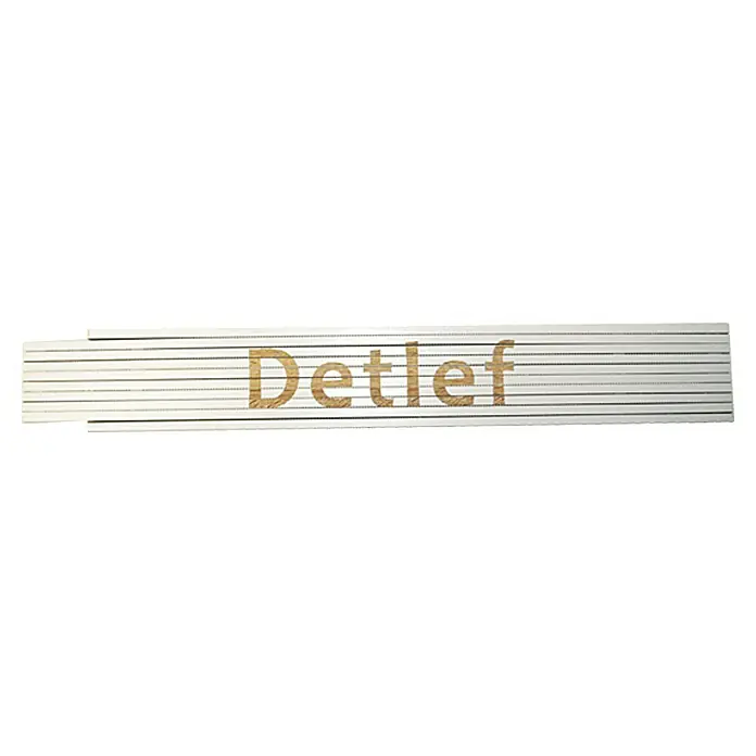 Zollstock - Aufdruck: Detlef, 2 m - Das Bild zeigt ein Zollstock mit der Aufschrift "Detlef", ein nützliches Werkzeug für genaue Messungen in verschiedenen Projekten.