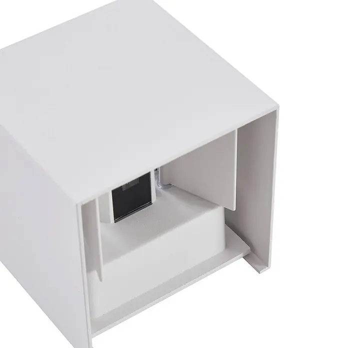 Lindby LED Wandleuchte aussen in weiß, up down Aussenlampe Wand -  - Weißer rechteckiger Metall-Lichtkörper mit schwarzem Innenteil.