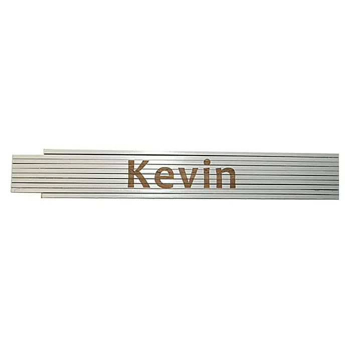 Zollstock - Aufdruck: Kevin, 2 m - Nahaufnahme eines Namensschilds mit dem Schriftzug „Kevin“, ideal für Büro oder Schreibtisch, personalisiert und stilvoll.