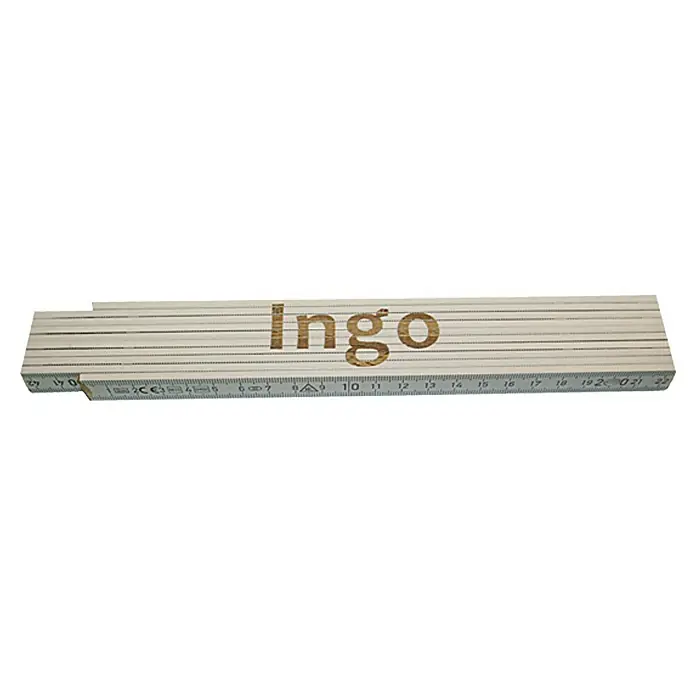 Zollstock - Aufdruck: Ingo, 2 m - Das Bild zeigt einen Zollstock mit dem Aufdruck "Ingo", der die Messgenauigkeit und Individualität des Werkzeugs hervorhebt.
