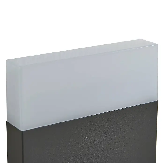 Lindby LED Wandleuchte aussen in schwarz, weiß, Aussenlampe Wand -  - Rechteckige Außenleuchte mit mattweißer Abdeckung oben und dunkelgrauem, texturiertem Sockel.