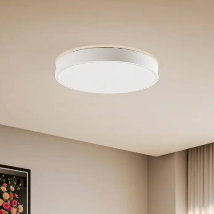 Lindby LED Deckenlampe Smart Home in weiß, dimmbar Deckenleuchte rund -  - Runde, weiße LED-Deckenleuchte, bündig an einer hellen Decke montiert.