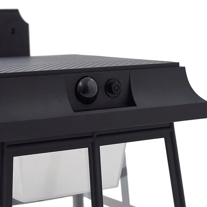 Lindby LED Solar Wandleuchte aussen in schwarz, mit Bewegungsmelder, -  - Schwarze Außenlaterne von oben mit einem kuppelförmigen Bewegungssensor und einem Einschaltknopf.