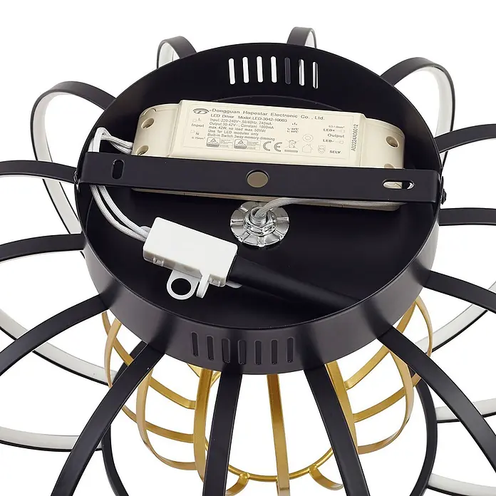 Lucande LED Deckenlampe in schwarz, gold, dimmbar Deckenleuchte rund -  - Nahaufnahme des Inneren einer Deckenleuchte mit beigem LED-Treiber und Verkabelung in einem schwarzen Metallgehäuse mit Goldakzenten.