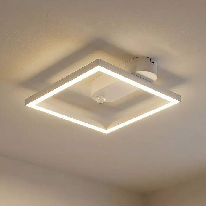 Lindby LED Deckenlampe in weiß, Deckenleuchte -  - Weiße quadratische LED-Deckenleuchte mit integriertem Bewegungsmelder.