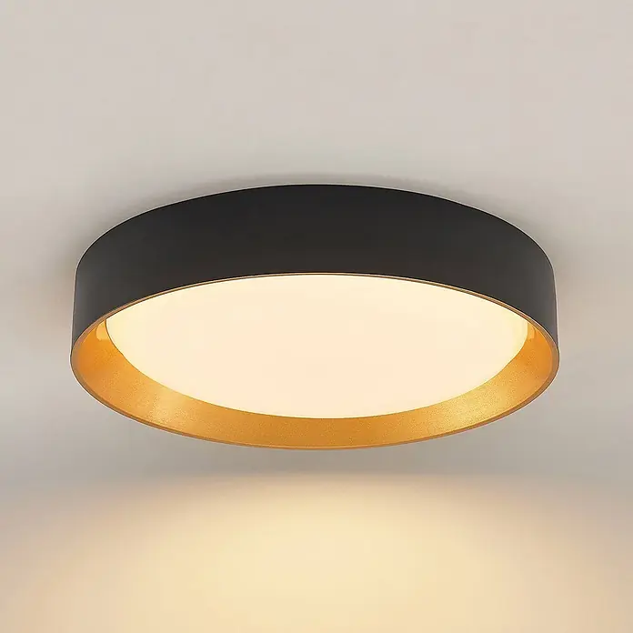 Lindby LED Deckenlampe in schwarz, gold, Deckenleuchte rund -  - Runde Deckenleuchte mit schwarzem Rahmen und goldenem Innenring. Spendet warmes, diffuses Licht.