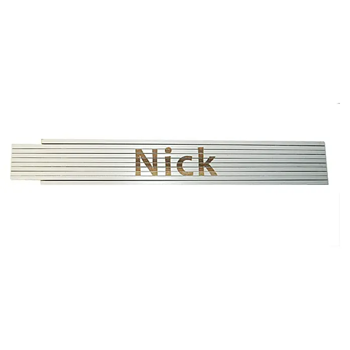 Zollstock - Aufdruck: Nick, 2 m - Das Bild zeigt einen personalisierten Zollstock mit dem Namen "Nick", ein nützliches und individuelles Werkzeug für jeden Handwerker.