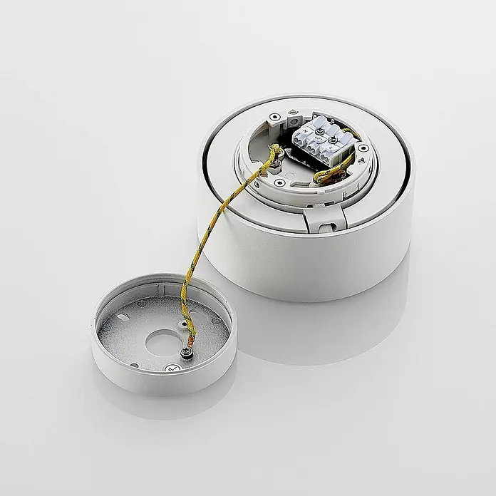Arcchio LED Deckenlampe in weiß, Deckenleuchte rund -  - Weiße Elektroanschlussdose, offen mit sichtbaren Verdrahtungsklemmen und einem geflochtenen Erdungskabel am Deckel.