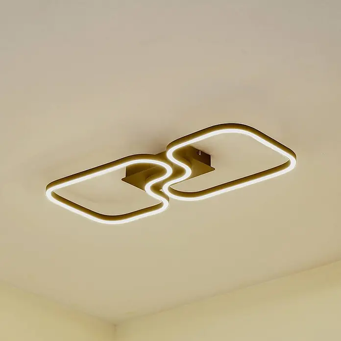 Lucande Deckenleuchte Amiya - schwarz - Moderne goldene LED-Deckenleuchte mit zwei verbundenen, abgerundeten Quadratformen an einer hellen Decke.