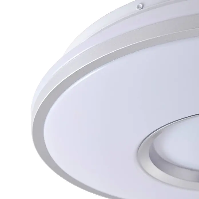 Lindby LED Deckenlampe in silber, Deckenleuchte rund -  - Nahaufnahme einer modernen, runden LED-Deckenleuchte mit weißem Diffusor und silbernem Metallrahmen.