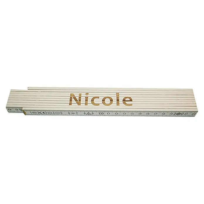 Zollstock - Aufdruck: Nicole, 2 m - Ein Zollstock mit dem Schriftzug "Nicole", ideal für präzise Messungen und als persönliches Werkzeug für Handwerker und Heimwerker.