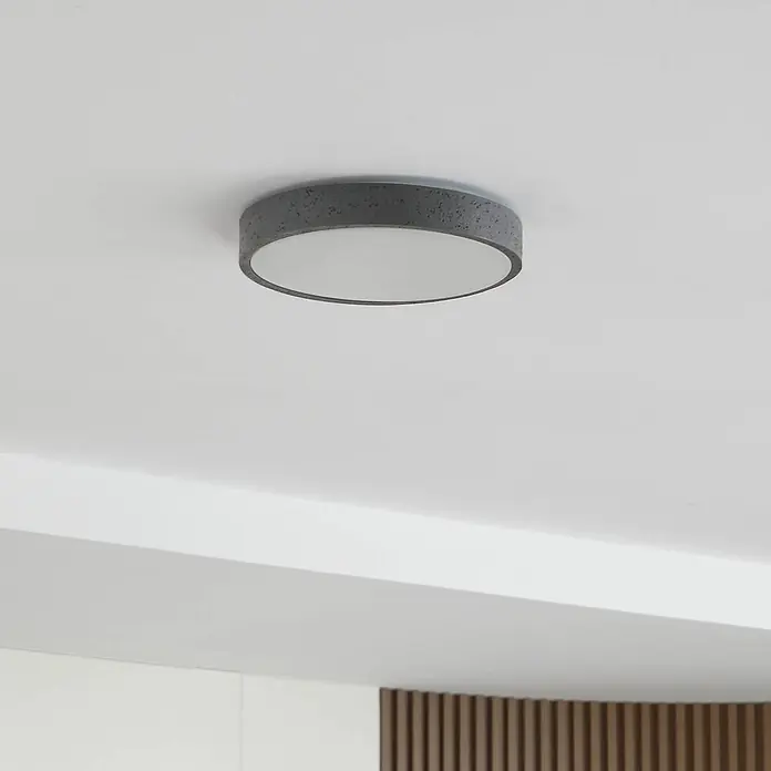 Lindby Deckenleuchte Manala - alu / grau / zink - Runde graue gesprenkelte Deckenleuchte mit weißem Diffusor, flächenbündig montiert.