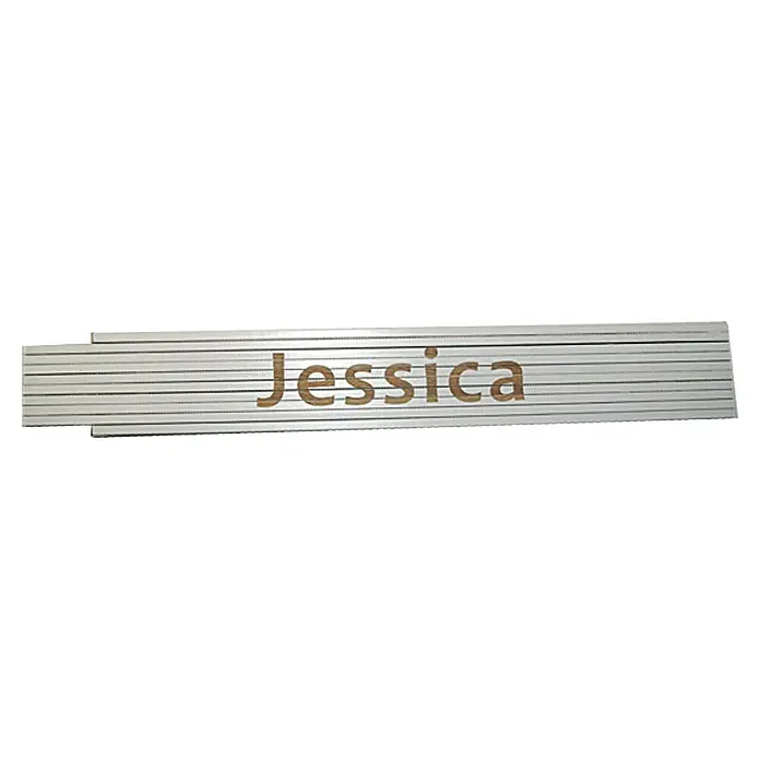 Zollstock - Aufdruck: Jessica, 2 m - Dieses Bild zeigt ein Namensschild mit dem Namen "Jessica", das auf einem silbernen, gestreiften Hintergrund steht.
