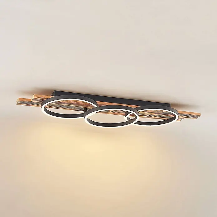 Lindby LED Deckenlampe in holz, dimmbar Deckenleuchte rund -  - Moderne Deckenleuchte mit schwarzem Metallfuß, gestreiften Holz-Akzenten und drei beleuchteten LED-Ringen.
