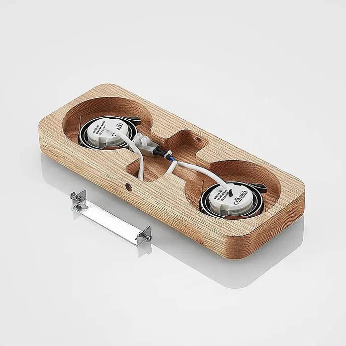 Lindby LED Deckenlampe in holz, nickel satiniert, Deckenleuchte -  - Unterseite einer rechteckigen Holzleuchte mit versenkten weißen LED-Treibern, Verkabelung und separater silberner Metallhalterung.