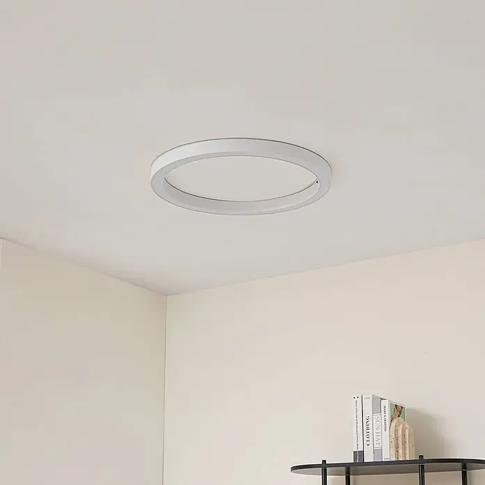 Lucande LED Deckenlampe in weiß, dimmbar Deckenleuchte rund -  - Weiße, kreisförmige LED-Deckenleuchte, flach an der Decke montiert.