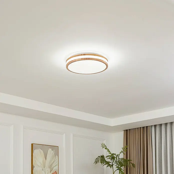 Lindby LED Deckenlampe in holz, weiß, Deckenleuchte -  - Runde Deckenleuchte aus Holz in einem modernen Wohnraum, spendet helles weißes Licht.
