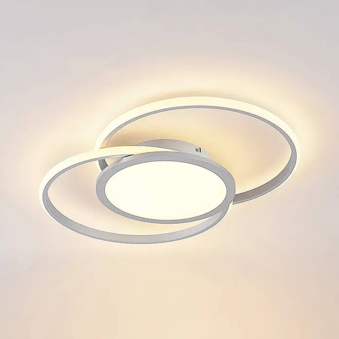 Lucande Deckenleuchte Senne - alu / grau / zink - Moderne LED-Deckenleuchte in Silberoptik mit leuchtenden, ineinandergreifenden Ringen und zentraler runder Lichtfläche.