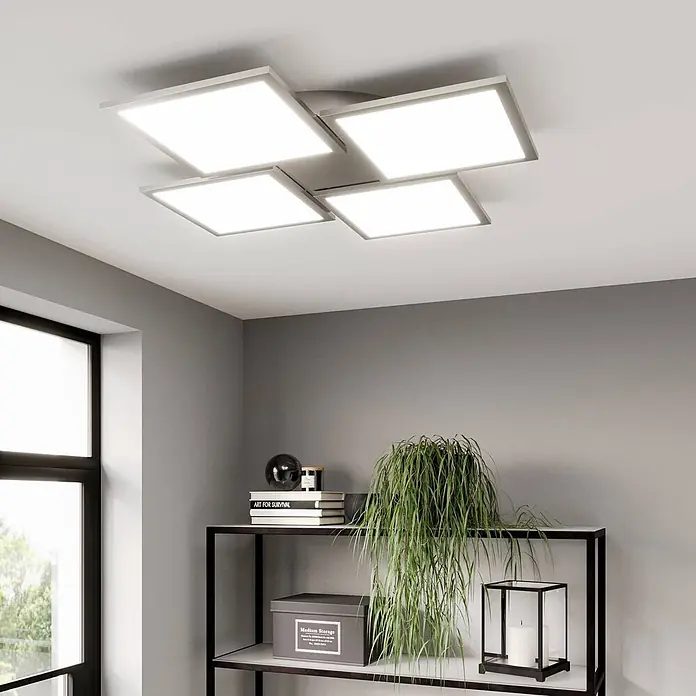 Lucande LED Deckenlampe in silber, weiß, dimmbar Deckenleuchte -  - Moderne Deckenleuchte mit vier quadratischen LED-Paneelen, die einen Raum beleuchtet.