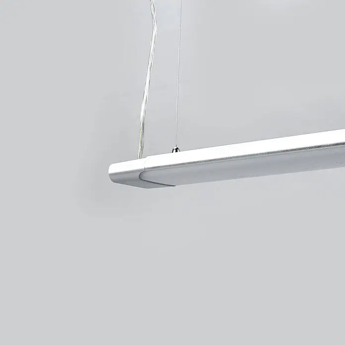 Arcchio LED Panel Pendelleuchte in weiß, silber, Hängelampe Esstisch -  - Silberne lineare Pendelleuchte, an Drähten aufgehängt.