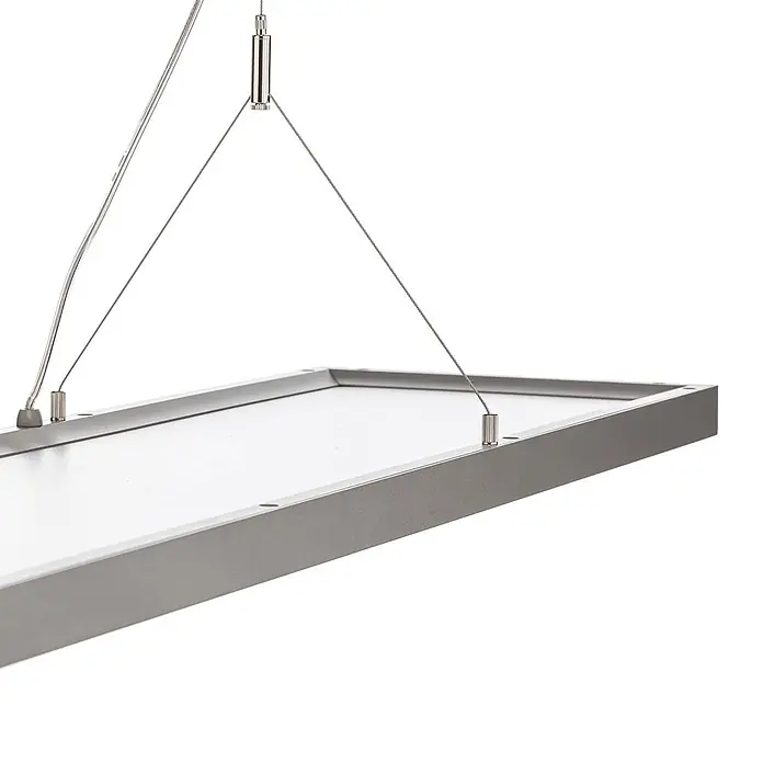 Arcchio LED Panel / Pendelleuchte Büro, Büroleuchte Hängeleuchte 4.000K -  - Rechteckige silberne LED-Platte, aufgehängt an dünnen Drähten. Die Leuchte hat einen schlanken Metallrahmen.